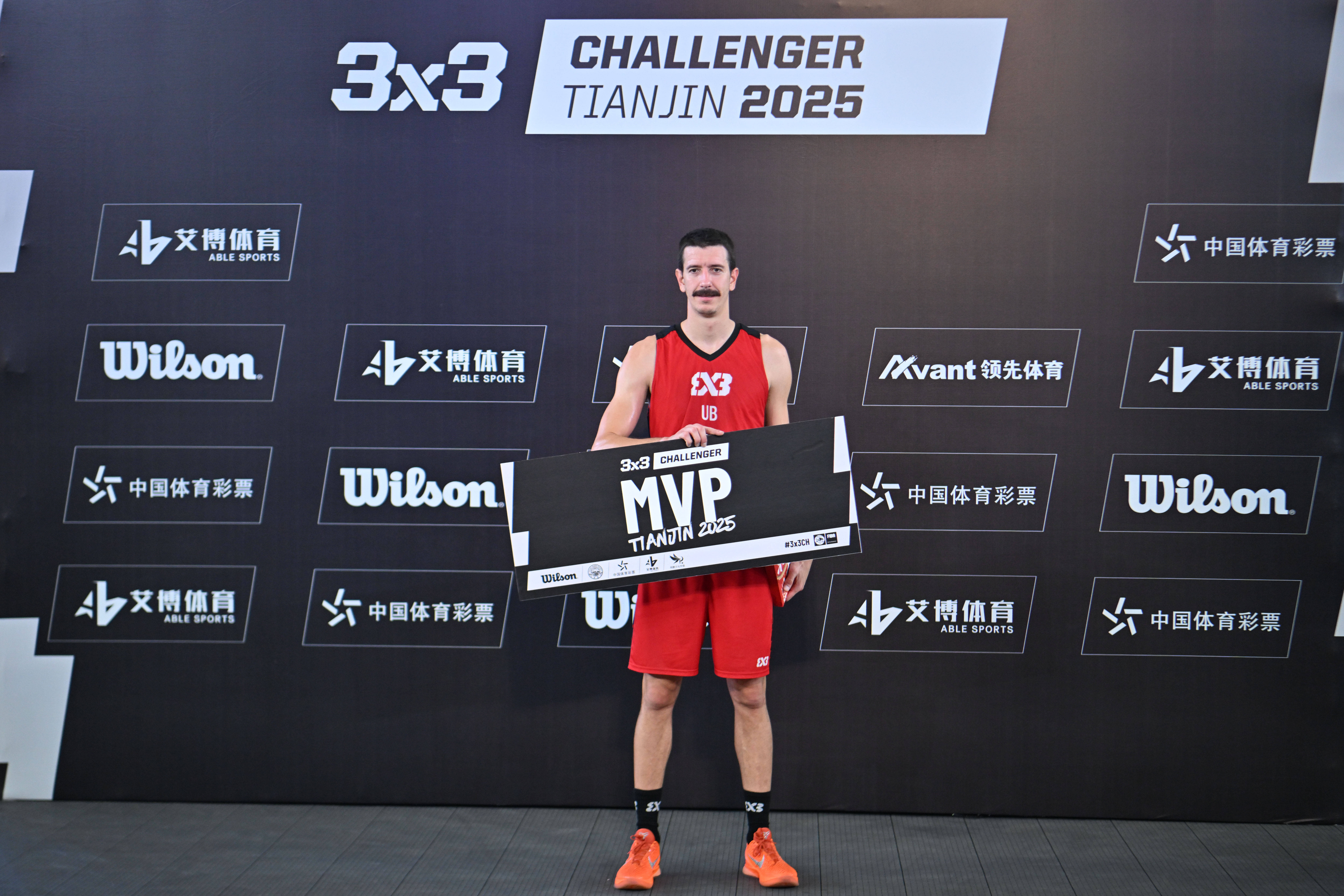 开云体育下载-利物浦迎欧篮联关键赛，今晚防线松动，更衣室稳定，赛程密集仍需轮换的简单介绍