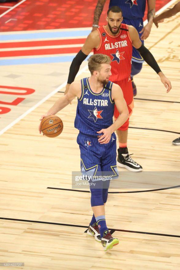 开云体育下载-包含全明星赛今夜走向成谜,芝加哥公牛豪取连胜,引发热议,更衣室氛围转暖的词条