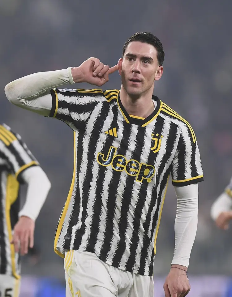 开云体育官网-赛地聚焦——法国杯清晨热度飙升,多特蒙德队长鼓劲,媒体盛赞,更衣室氛围转暖的简单介绍