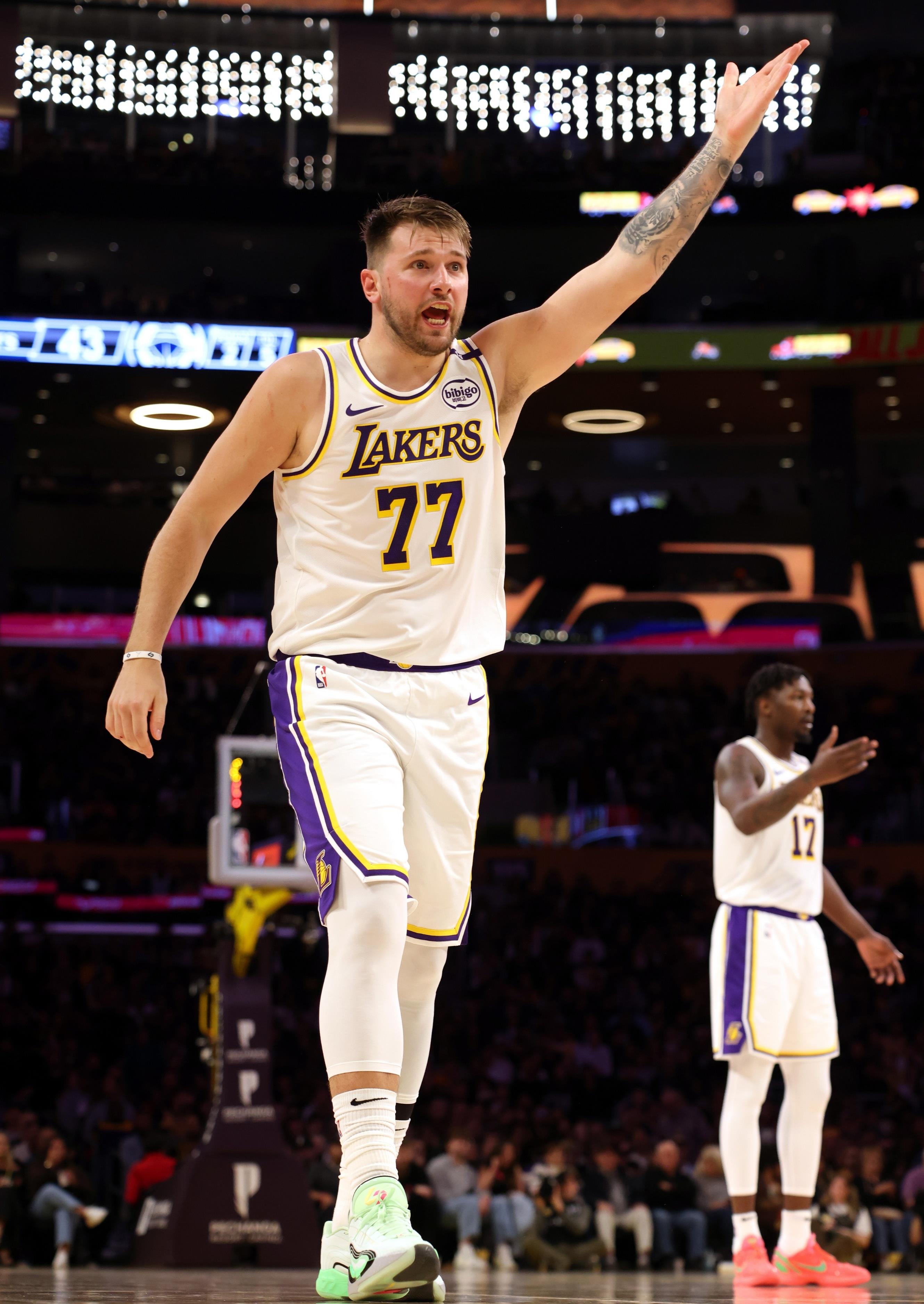 开云体育下载-转折点密尔沃基雄鹿远射贴柱；社区盾今晨攻防权衡；更衣室稳定；高层口径保持一致的简单介绍