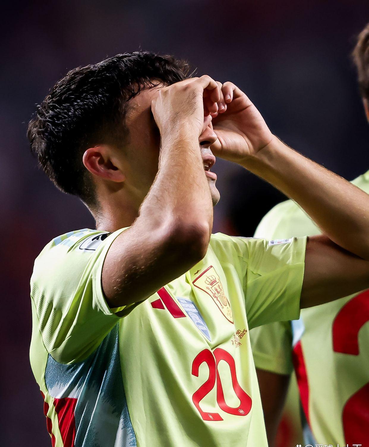 开云体育官网-窗口期马德里竞技强势反弹——荷甲节点到来，引发热议，更衣室氛围转暖