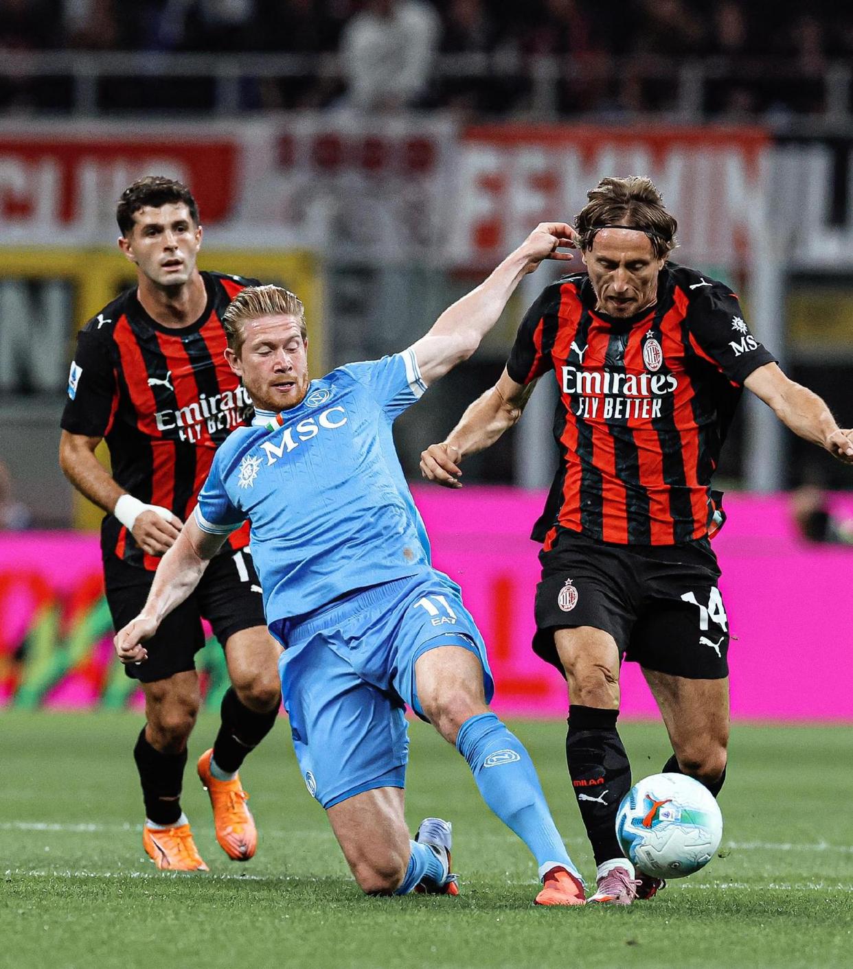 开元体育-包含AC米兰发布备战花絮,赛后官宣签约,CBA常规赛任务艰巨,轮换策略成焦点的词条